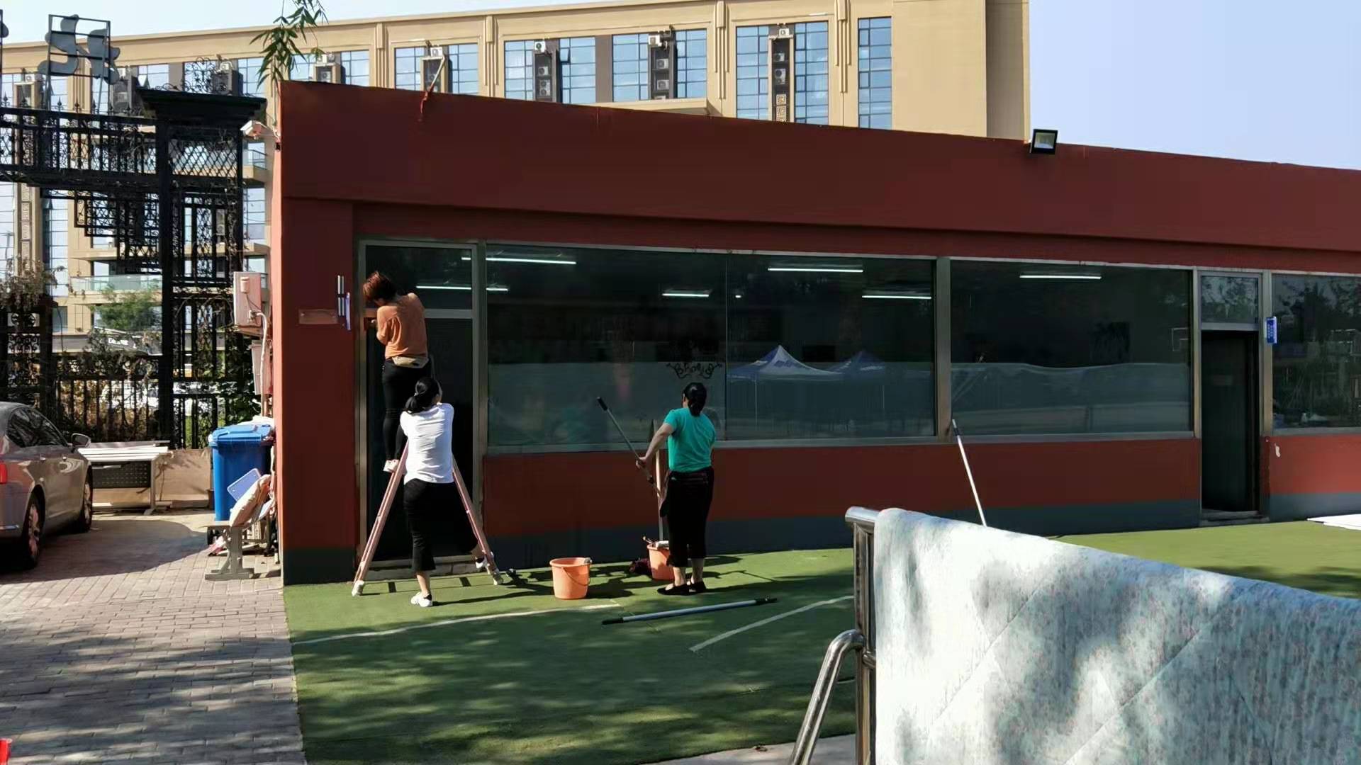 海淀區(qū)學(xué)校擦玻璃、學(xué)院路清洗玻璃北京京運(yùn)恒通保潔公司